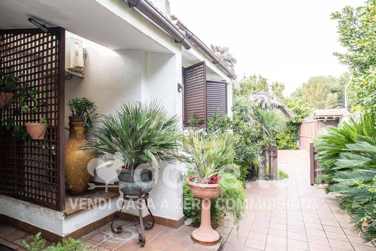 3 bedrooms Villa in Taranto, Italy No. 13961