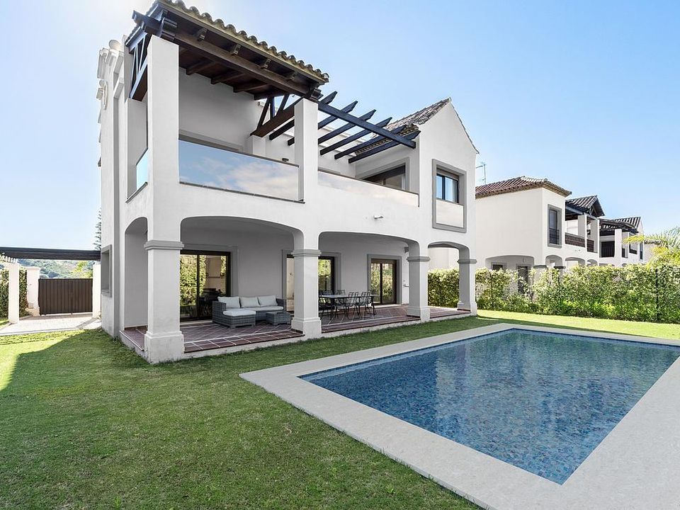 3 bedrooms Villa in Estepona, Spain No. 274200