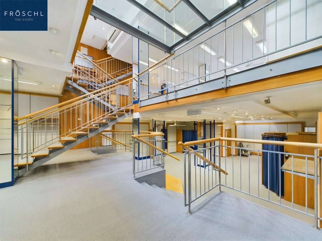 573m² Building in Zwettl-Niederosterreich, Austria No. 90114