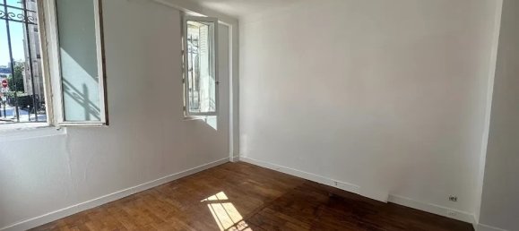 1 bedroom Apartment in Paris, France No. 189908 2
