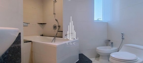 Apartamento de 3 dormitorios en Hamdan Street, UAE No. 93819 19