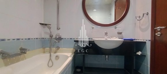 Apartamento de 3 dormitorios en Hamdan Street, UAE No. 93819 22