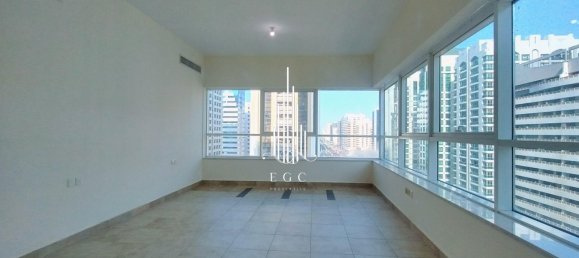 Apartamento de 3 dormitorios en Hamdan Street, UAE No. 93819 9
