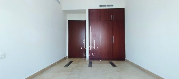 Apartamento de 3 dormitorios en Hamdan Street, UAE No. 93819 2