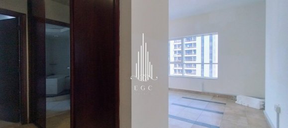 Apartamento de 3 dormitorios en Hamdan Street, UAE No. 93819 12