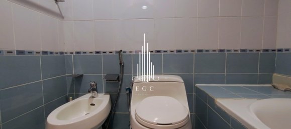 Apartamento de 3 dormitorios en Hamdan Street, UAE No. 93819 21