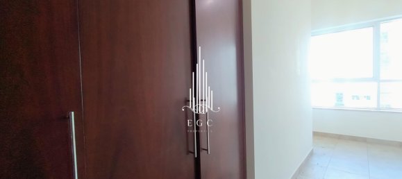 Apartamento de 3 dormitorios en Hamdan Street, UAE No. 93819 27