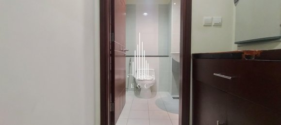 Apartamento de 3 dormitorios en Hamdan Street, UAE No. 93819 17