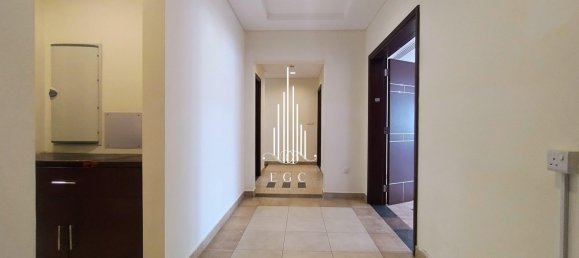 Apartamento de 3 dormitorios en Hamdan Street, UAE No. 93819 4