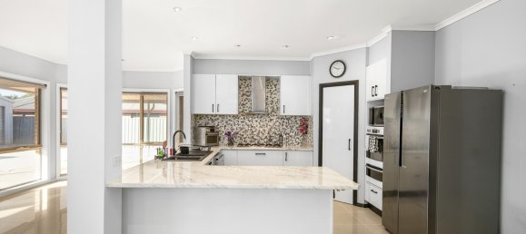 Дом с 6 спальнями в Wyndham Vale, Австралия № 506 9