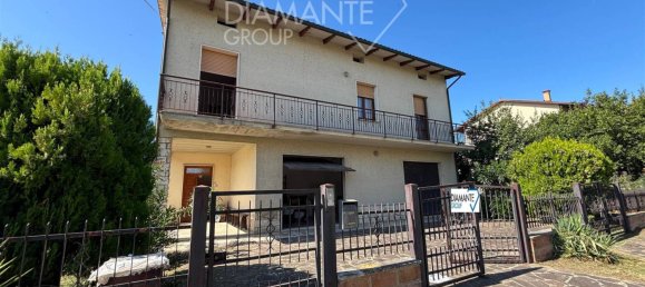 3 chambres Maison à Castiglione del Lago, Italy No. 235258 9