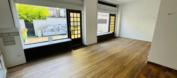 4 chambres Bâtiment à Montbazon, France No. 241437 3