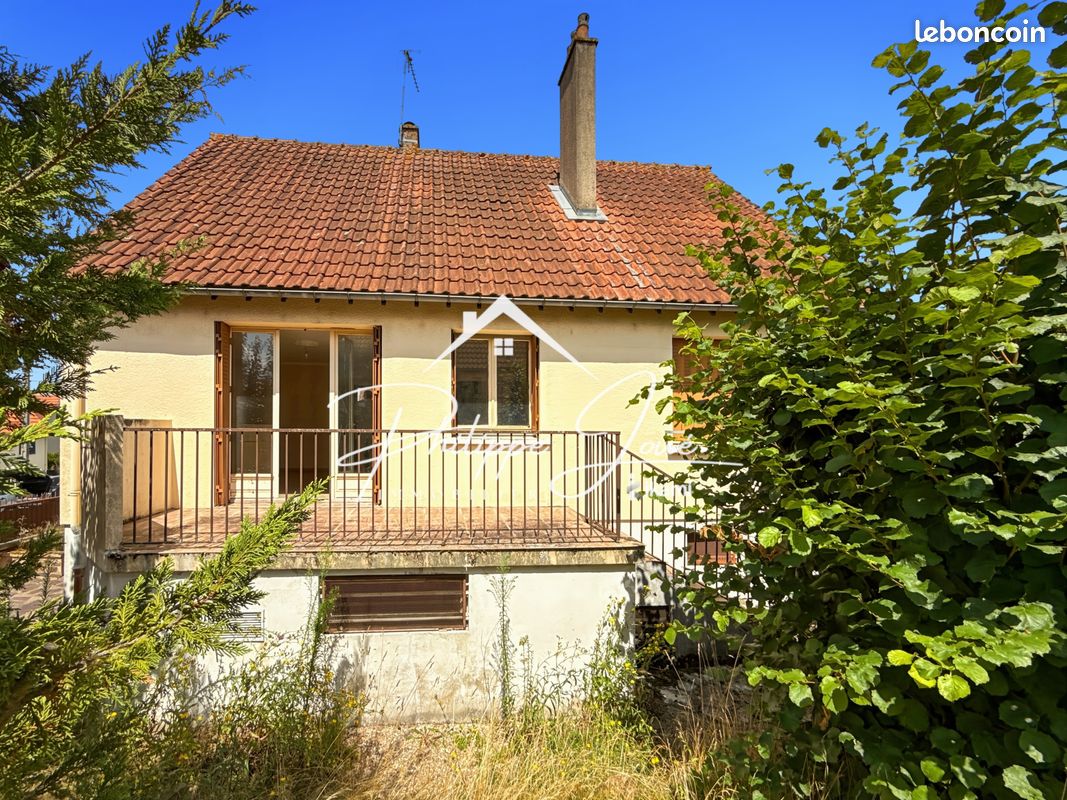 3 bedrooms House in Saint-Clement, France No. 285574