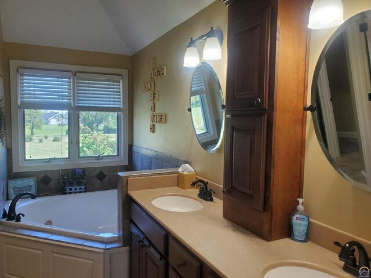 4 bedrooms House in Topeka, USA No. 378449