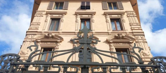 5 rooms Apartment in Florence, Italy No. 31807 3