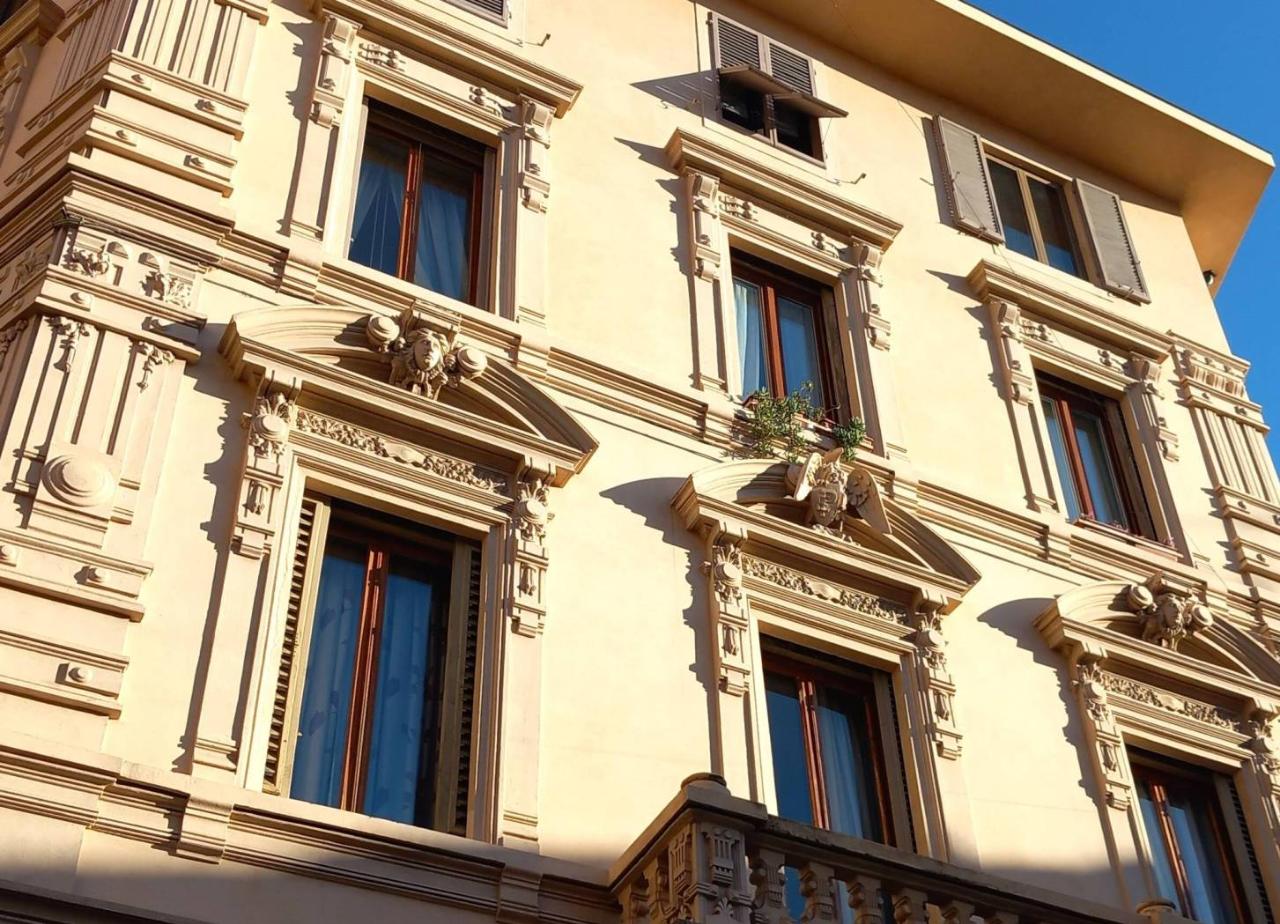 5 rooms Apartment in Florence, Italy No. 31807