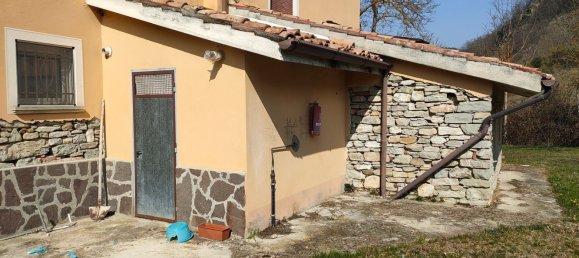 6 rooms House in Pianello Val Tidone, Italy No. 254519 12