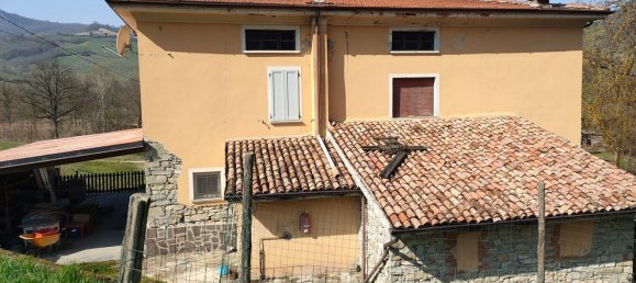 6 rooms House in Pianello Val Tidone, Italy No. 254519 4