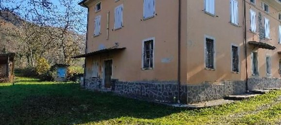 6 rooms House in Pianello Val Tidone, Italy No. 254519 16