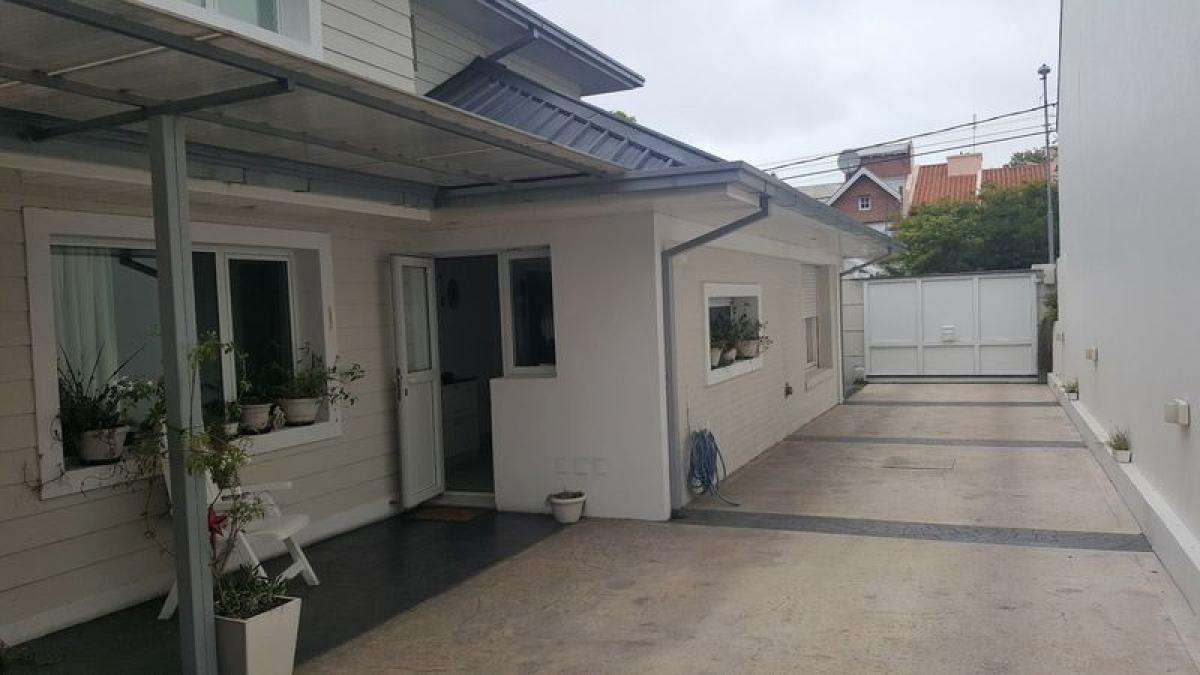 3 bedrooms House in Mar del Plata, Argentina No. 88351