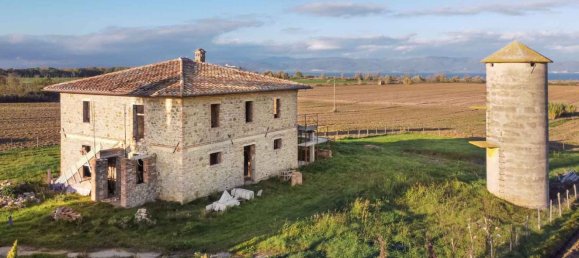 7 rooms House in Castiglione del Lago, Italy No. 58451 13