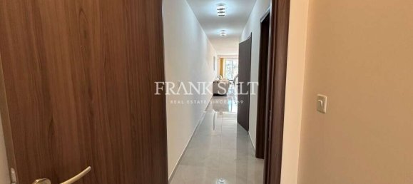 2 bedrooms Apartment in Pembroke, Malta No. 2951 3