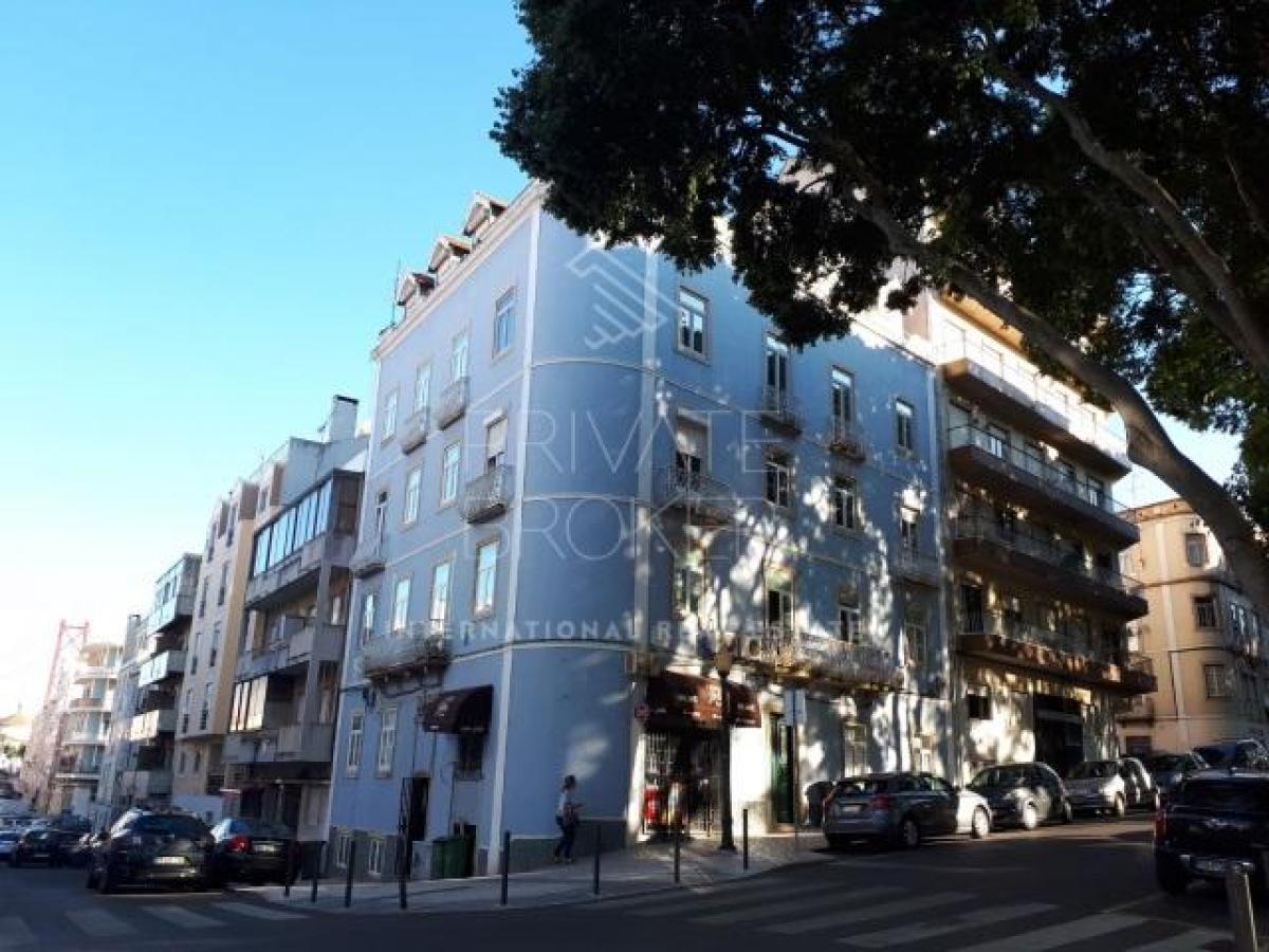 3 bedrooms Apartment in Lisbon, Portugal No. 5407