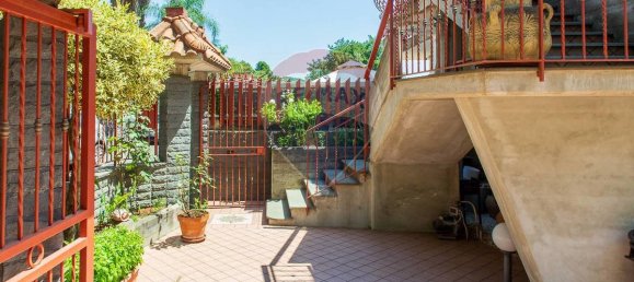 Apartamento de 4 dormitorios en Trecastagni, Italy No. 357413 2