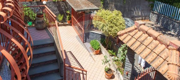 Apartamento de 4 dormitorios en Trecastagni, Italy No. 357413 3