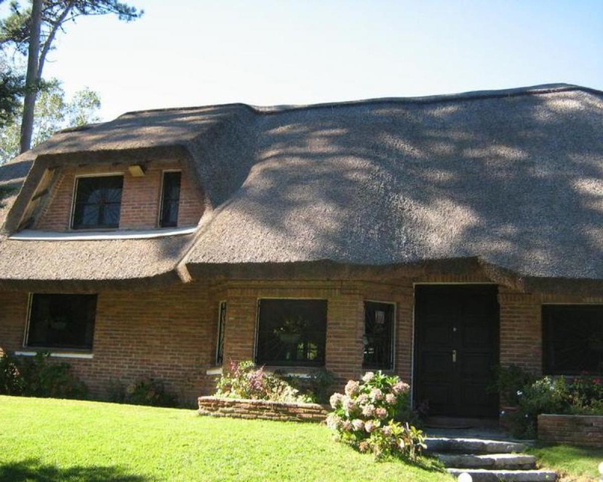 Casa de 4 dormitorios en Maldonado, Uruguay No. 5792