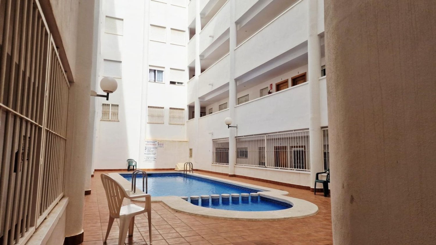 Apartamento de 2 dormitorios en Torrevieja, Spain No. 177447