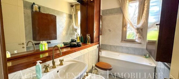 6 rooms Apartment in Grosseto, Italy No. 214729 2