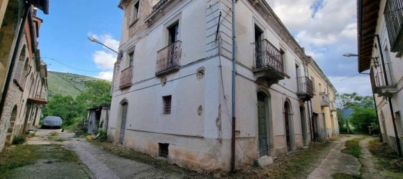 5 rooms House in Pettorano sul Gizio, Italy No. 42014 2