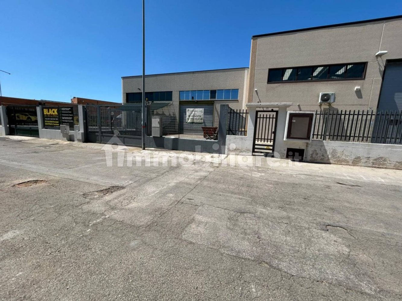 Склад с 1 комнатой в Сан Северо, Италия № 292571