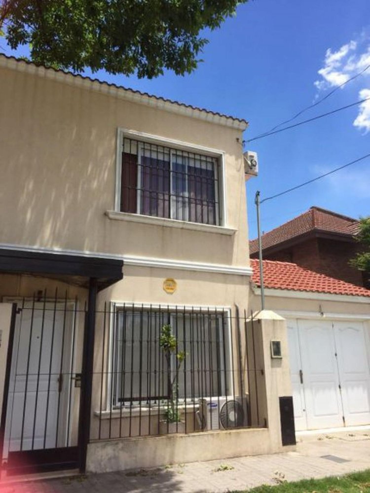 2 bedrooms House in Almirante Brown, Argentina No. 99790