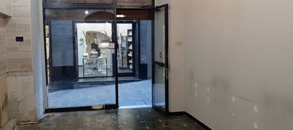 35m² Commercial property in Genoa, Italy No. 36917 2
