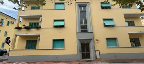 Квартира с 4 комнатами в Понтедера, Италия № 276281 2