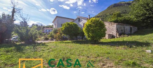 6 bedrooms House in Pratella, Italy No. 325680 4