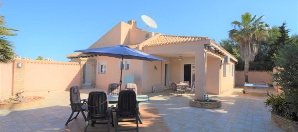 Villa de 4 dormitorios en Cabo Roig, Spain No. 1854 7