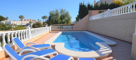 Villa de 4 dormitorios en Cabo Roig, Spain No. 1854 10