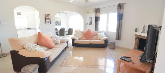 Villa de 4 dormitorios en Cabo Roig, Spain No. 1854 5