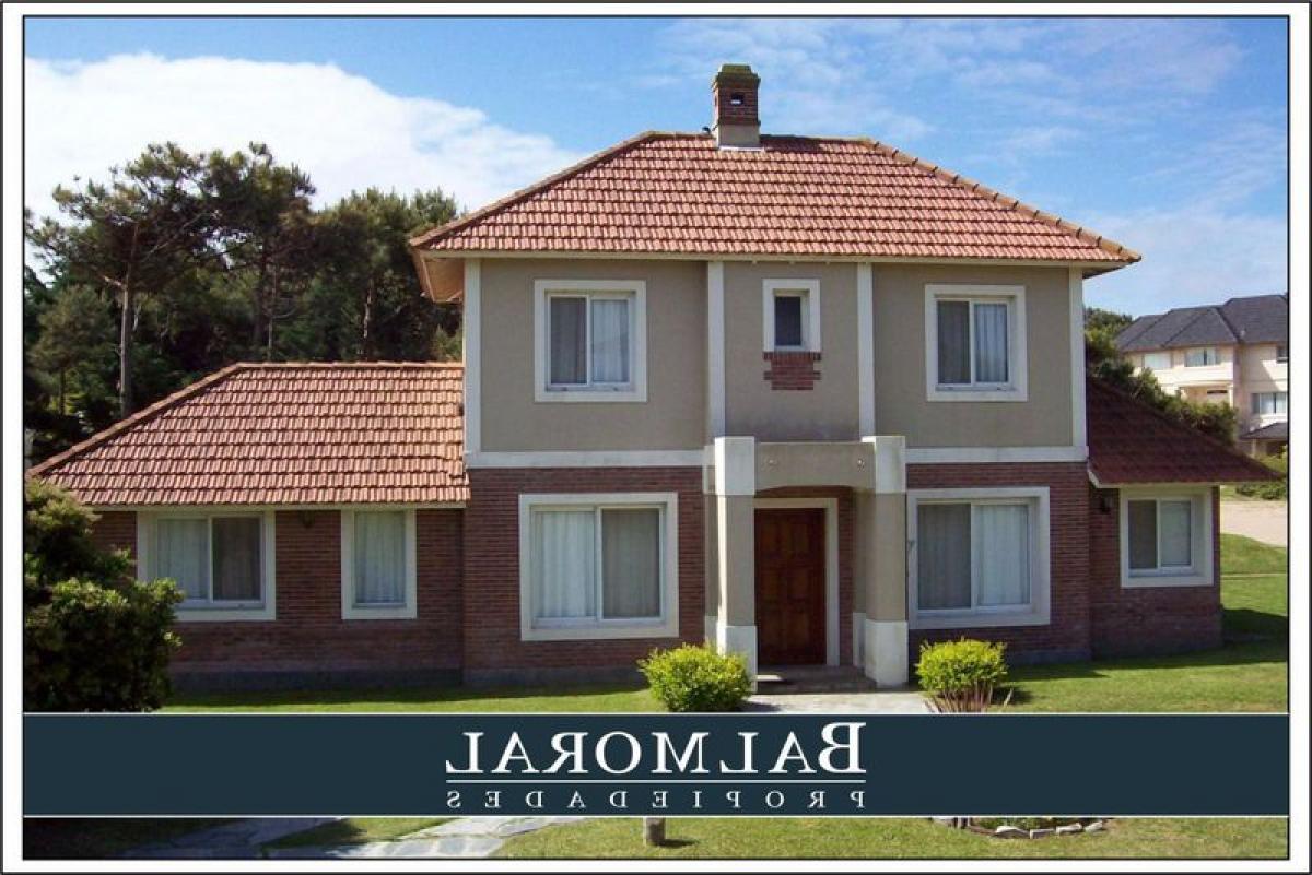 3 bedrooms House in Mar del Plata, Argentina No. 97661