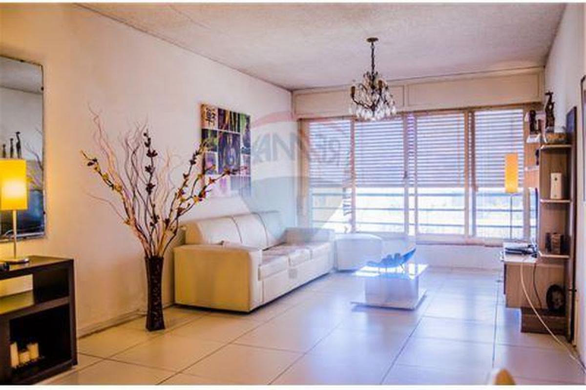3 bedrooms Apartment in Montevideo, Uruguay No. 7475
