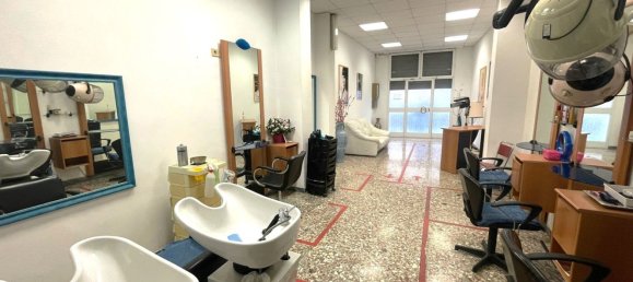 Коммерческая недвижимость 46м² в Рим, Италия № 22113 3