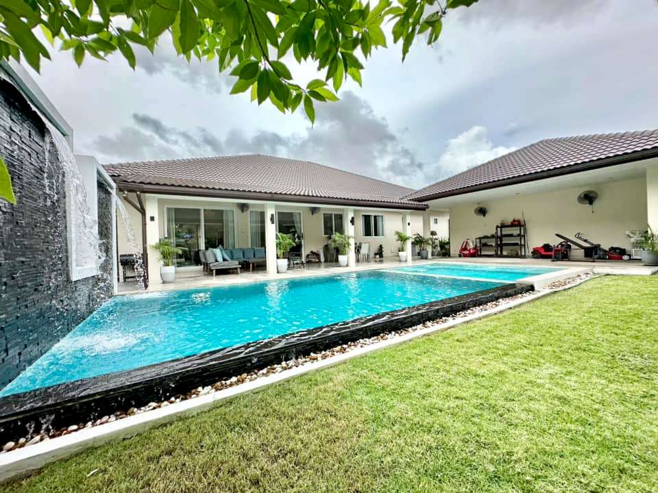 6 bedrooms Cafe / restaurant in Bang Lamung, Thailand No. 10534