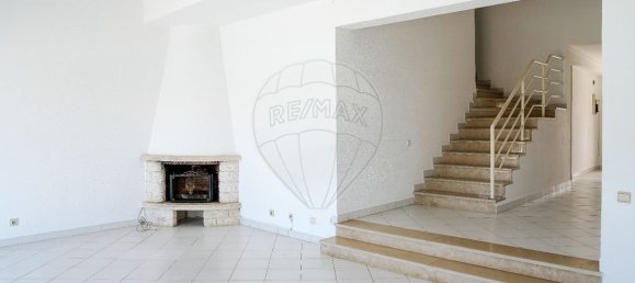 4 bedrooms House in Guia, Portugal No. 17766 10
