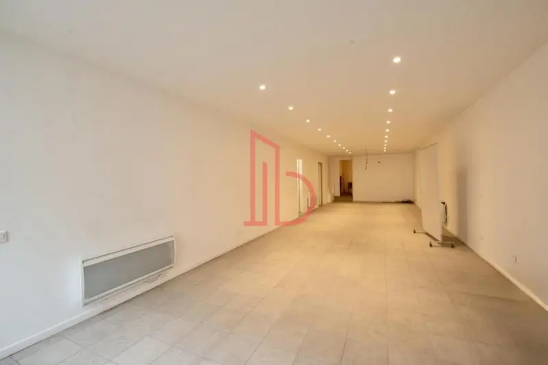 Oficina en Bordeaux, France 80 m² No. 290125