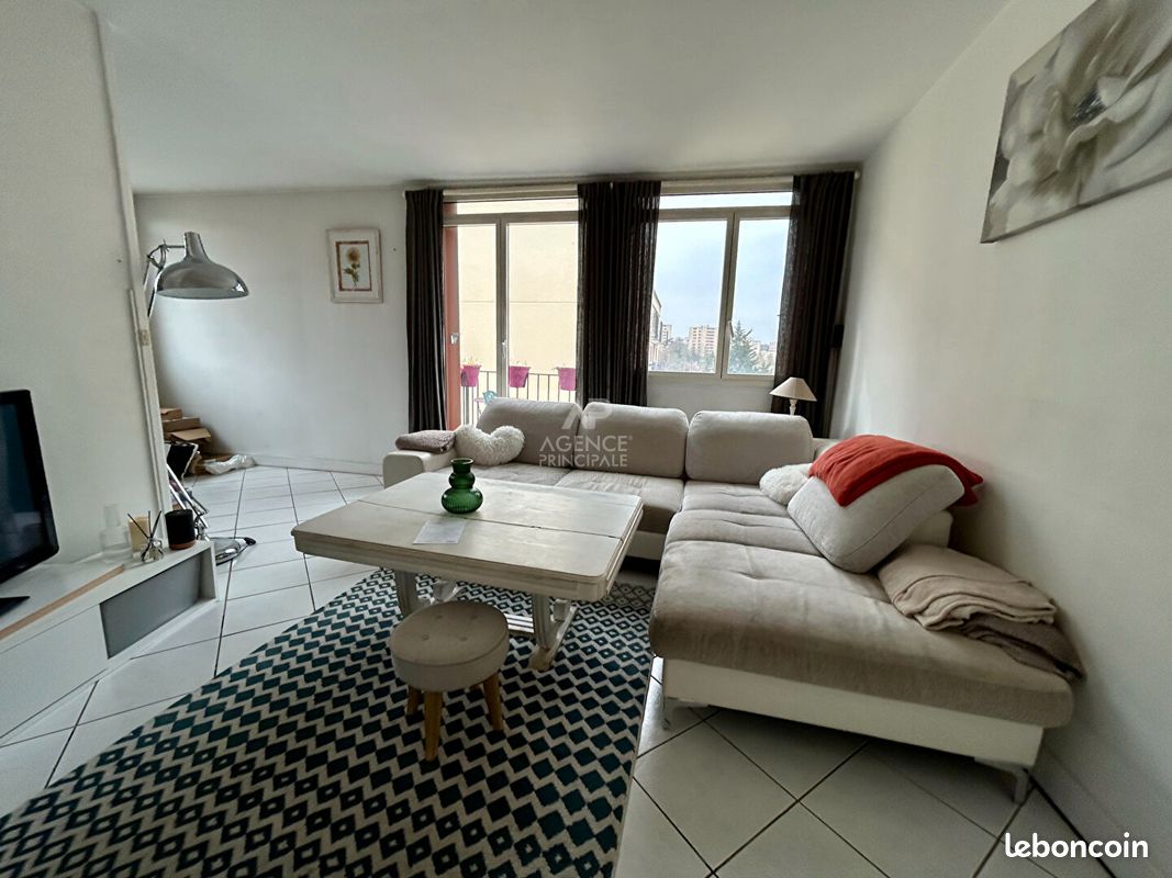 2 bedrooms Apartment in Poissy, France No. 116937