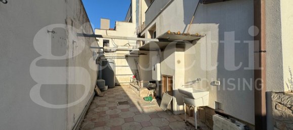 Квартира с 9 комнатами в Лечче, Италия № 284079 24