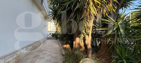 Квартира с 9 комнатами в Лечче, Италия № 284079 31